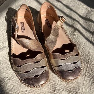 Pikolinos mixed metallic mary janes